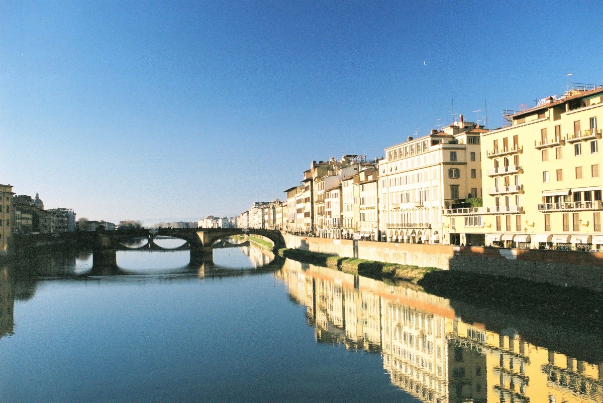 The Arno as a mirror