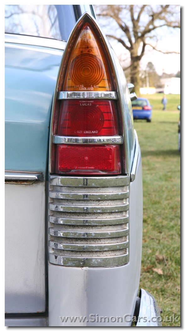 Austin A55 MkII Cambridge lamp