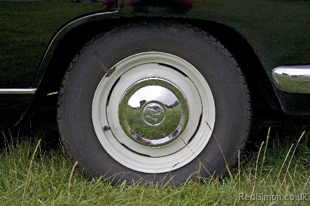 Morris Oxford Series V wheel