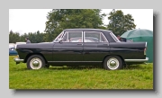  Morris Oxford Series V.  Launched in March 1959, the Oxford Series V was the 4th of the B-series 'Farina Austins'.  Identical to the A55 Mk2 except for some trim, badging and detailing