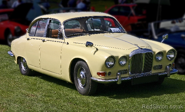 Daimler Sovereign front