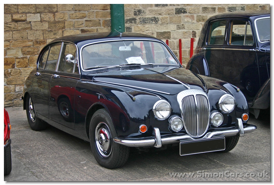 Daimler V8 250 front