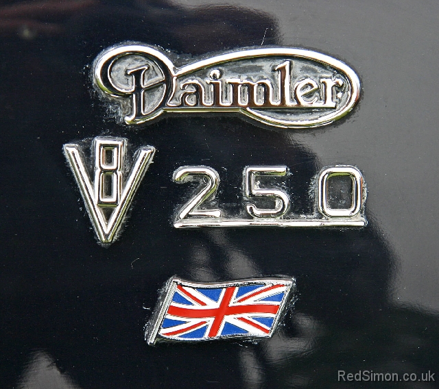 a_Daimler V8 250 badge
