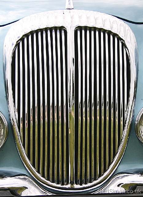 g_Daimler 2-5litre V8 grille