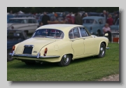  Daimler Sovereign inherited the same independent rear suspension from the E-type as did its cousin the Jaguar 420 and its predecessor the Jaguar S-type.